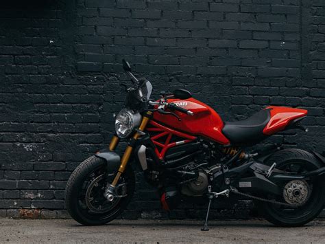 Купить б у Ducati Monster передач в Москве красный naked bike года на Авто ру ID