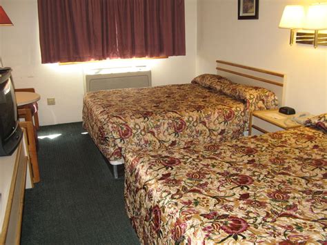 Bellingham Lodge Motel - Accommodations - BELLINGHAM LODGE