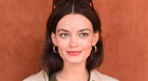 Choses Savoir Sur Emma Mackey La Star De La S Rie Sex Education Biba Magazine