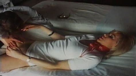 Naked Sigrun Theil In Palmen Meer Und Nasse Grotten