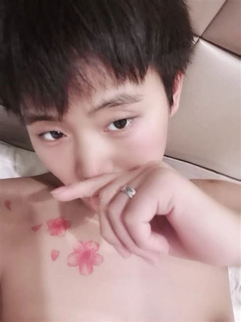 Estrogen Boy Nude Pics XHamster