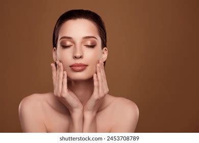 21 Thousand Naked Brown Skin Women Royalty Free Images Stock Photos Pictures Shutterstock