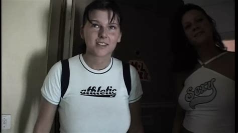 Maedels Treiben Es Auf Dem Dachboden Hd Porn Xhamster