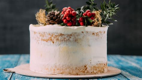 The Difference Between Naked And Semi Naked Cakes Is All About Icing