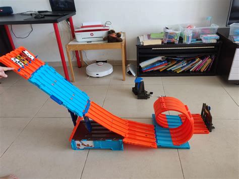 Mo Finance Hot Wheels Race Crate With Stunts In Set Portable Storage Ages To