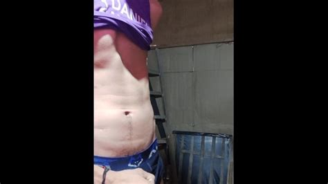 AAN MIJN PIK TREKKEN VOORDAT IK EEN DOUCHE NEEM Pornhub Gay