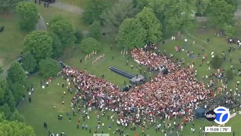 Overhead Shot Of Trump S Bronx Rally Shows Small Crowd Size