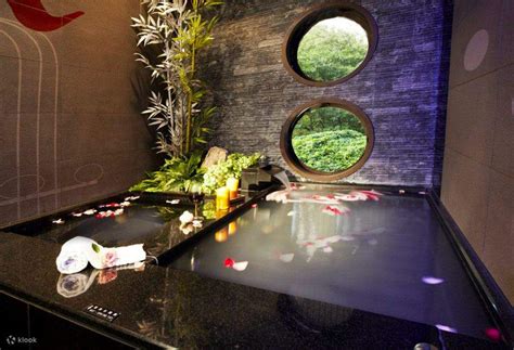 Jindu Boutique Hot Spring Hotel Scenic Hot Spring Suite Scenic Hot Spring Room Bathing
