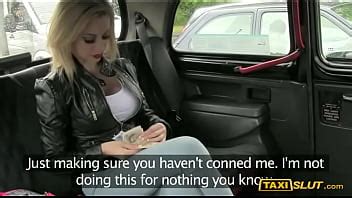 Amateur flashs son cul pour le pilote et pilonné en public XVIDEOS