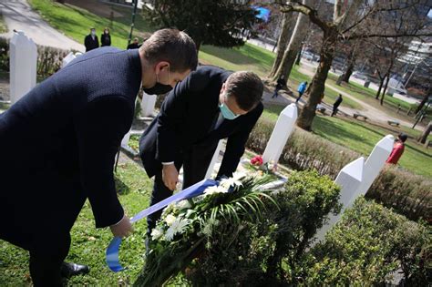 Delegacija Grada Sarajeva za 6 april odala počast i položila cvijeće