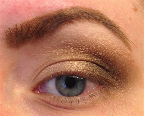 Cat Eyes And Contouring Gold Smokey UD Naked Palette Eye Picture Tutorial