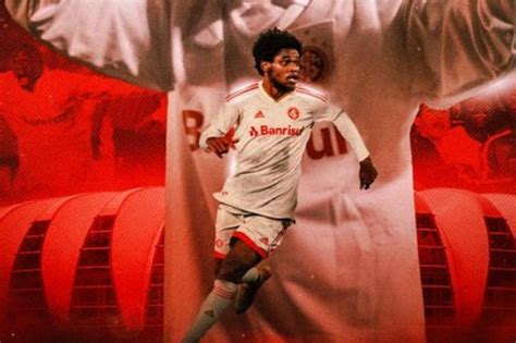 Internacional Anuncia Volta Do Atacante Luiz Adriano