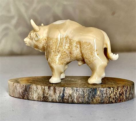 Окимоно - первобытный бизон фигурка из кости купить в интернет-магазине ...
