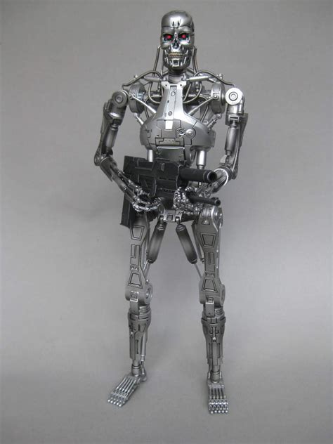 DeSMOnd Collection Hot Toys T Indestructible Endoskeleton On The Terminator Pt