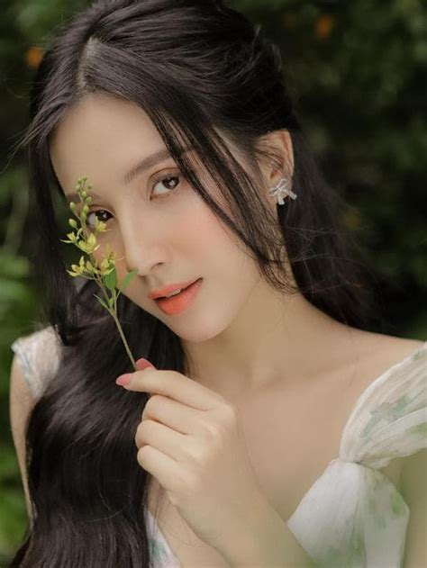 Hot girl Thiên An quay clip diện bikini gợi cảm giơ ngón tay cư dân mạng liền nghi đang đá