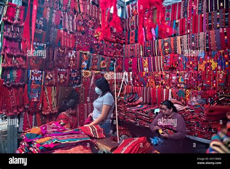 Mayan clothing hi-res stock photography and images - Alamy