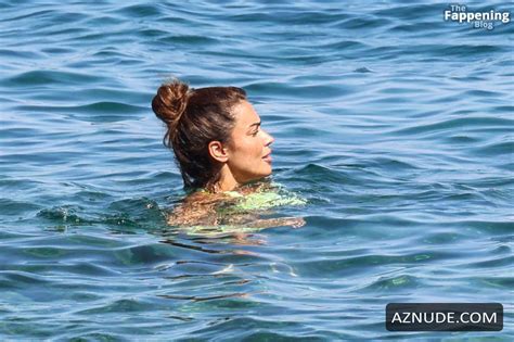Lara Alvarez Sexy Spotted Showing Off Her Stunning Bikini Body At Palma De Mallorca Beach Aznude