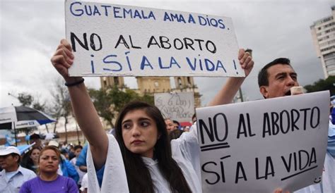 Guatemala aprueba ley que penaliza el aborto y prohíbe el matrimonio