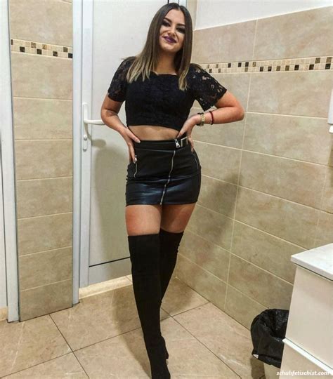 Eine heiße Milf in Stiefeln Stiefel und High Heel Fetisch Bilder