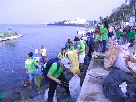 Gov’t, civic groups clean up Manila Bay | Inquirer News