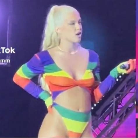 9 Hot Sexy Ema Radujko Bikini Pics