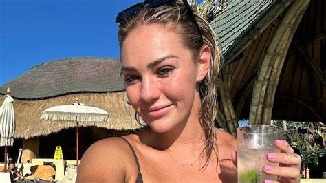 Así arruinó una modelo de OnlyFans la boda de su madre: su padrastro 