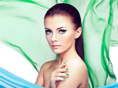 4K Fingers Brunette Girl Makeup Glance Manicure Model HD Wallpaper Rare Gallery