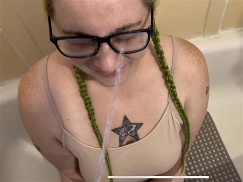 Slut Loves Piss Nude Pics XHamster