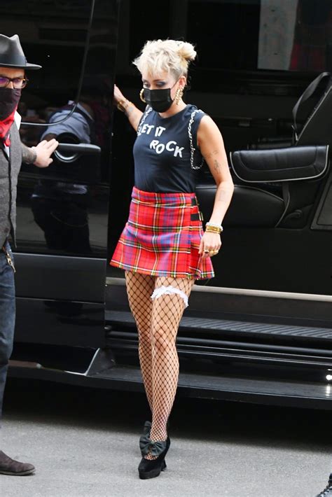 Miley Cyrus Sexy Mini Skirt Hot Celebs Home