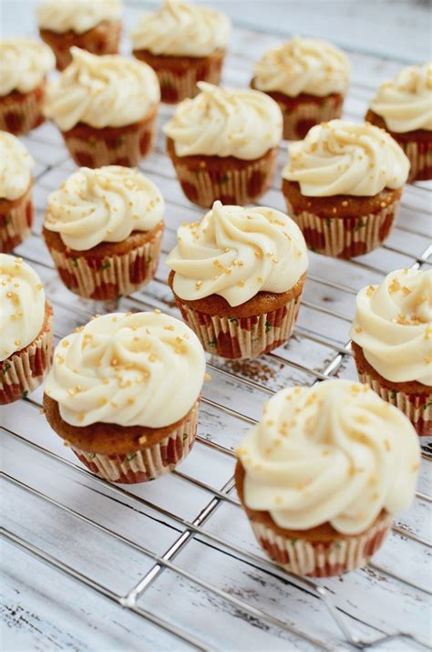 Mini Pumpkin Cupcakes With Cream Cheese Frosting — We The Dreamers