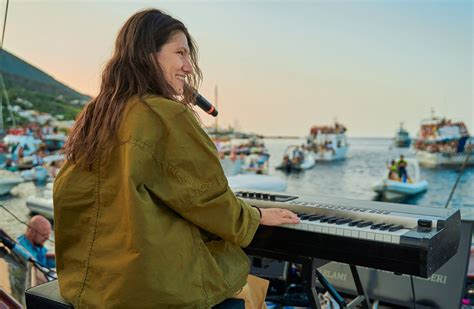 Elisa In Concerto Nell Incanto Di Salina Qui Un Paradiso Porto Nel