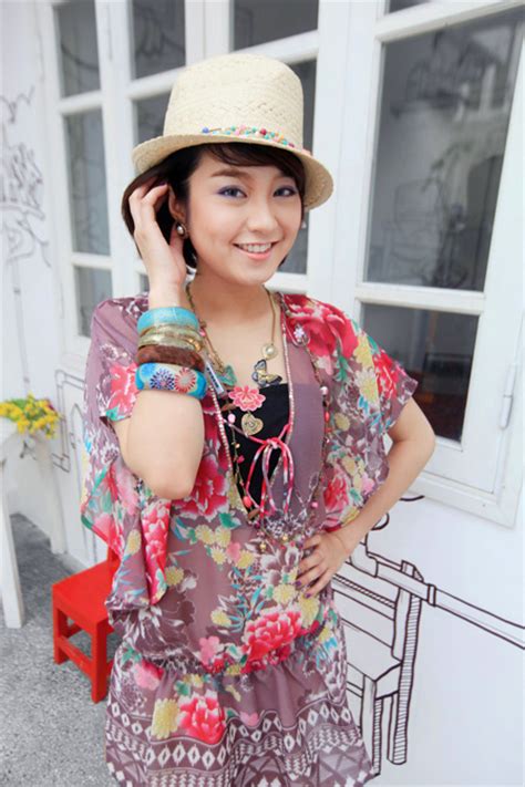 Những hot girl có má lúm đồng tiền cực xinh xắn