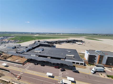 FSD Airport Parking Garage & Terminal Expansion - Henry Carlson Company