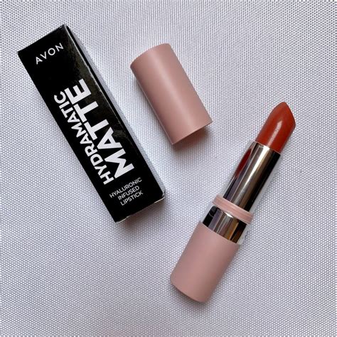 Матова губна помада з гіалуроновою кислотою «Супер Зволоження» Avon ...