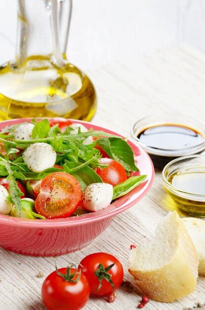 Premium Photo Caprese Salad And Bread