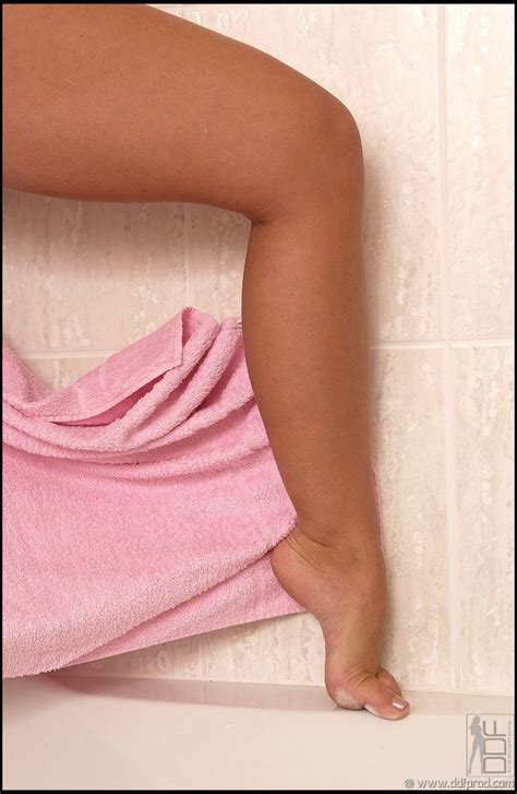 Adorable Blonde With Big Boobs Kelly H Shaves Her Sexy Pussy In The Shower CoedCherry