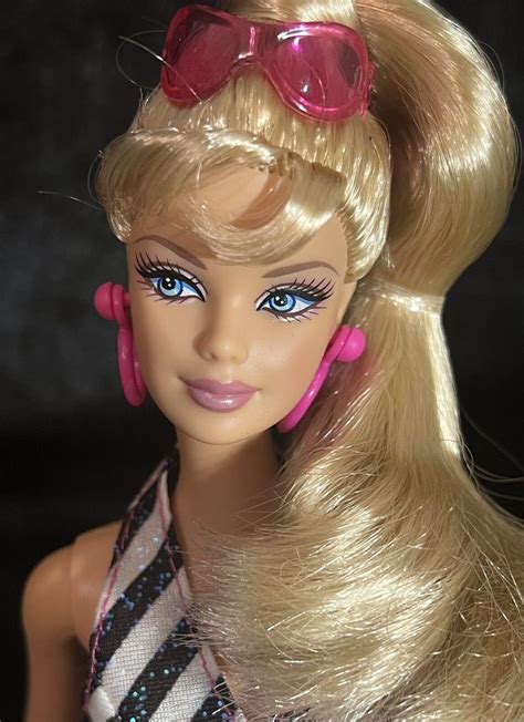 Blonde Blue Eyes Bendable Knees Barbie Doll Mattel For OOAK G 12 31 00 Barbie Makeup