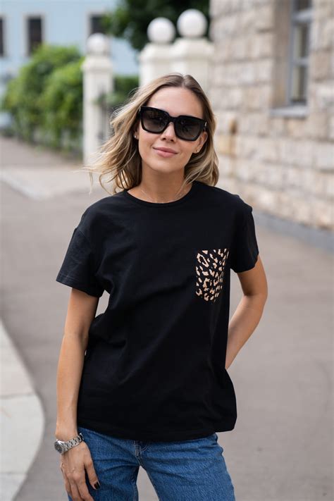 Футболка с декоративным карманом черная купить в интернет-магазине ...