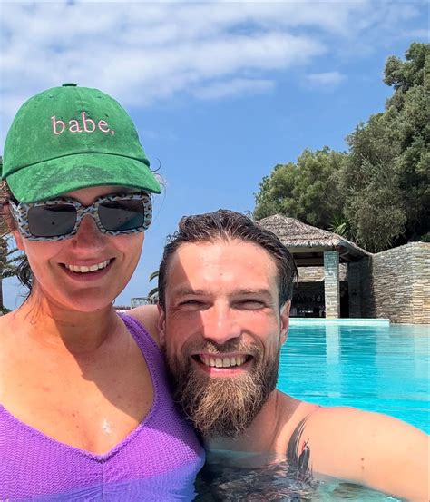 Zofia Zborowska eksponuje sylwetkę w skąpym bikini