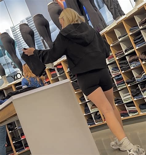 Blonde Lulu Lemon Employee In Black Spandex Shorts Spandex Leggings Yoga Pants Forum