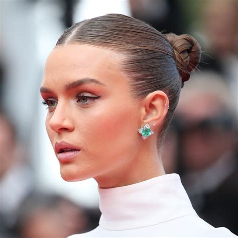 Sublime Nude Photos Of Cinema S Icons Beautiful Buns Purple Eyeshadow Bronze Eye Makeup