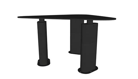 Треугольный столик с тремя опорами для скамей