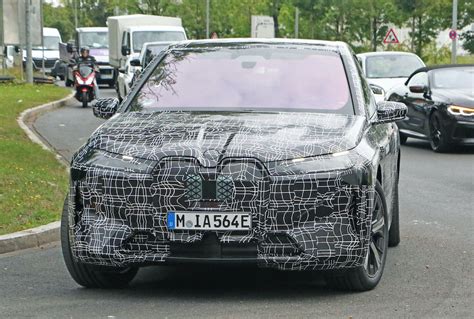 BMW I20 iX 24 画像｜BMWのEVクロスオーバーSUV「iNext」、市販名は「i20」？「iX」？ | clicccar.com