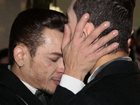 G Casal gay adota adolescente que esperava há seis anos por um lar notícias em Tocantins