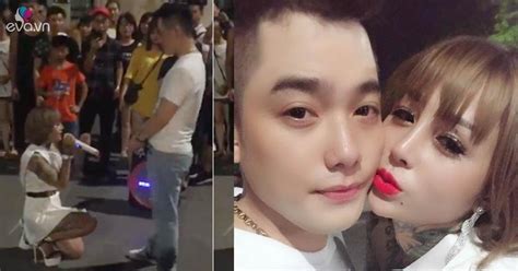 Hot girl xăm trổ quỳ gối cầu hôn bạn trai gây xôn xao phố đi bộ HN