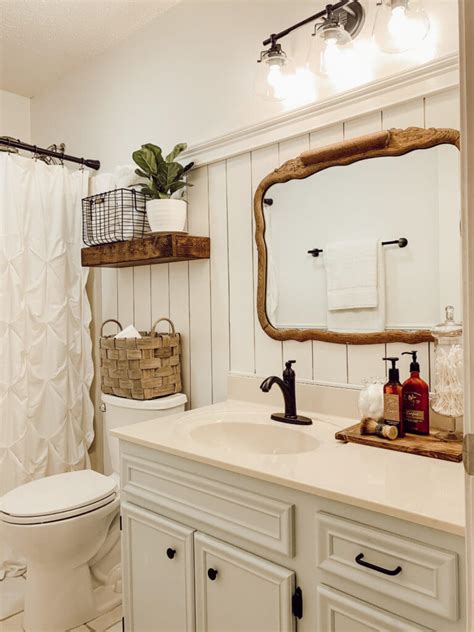 50+ Best Farmhouse Bathroom Design and Decor Ideas for 2021