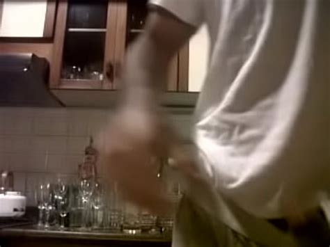 ARGENTINO CORDOBES SE HACE LA PAJA EN LA COCINA 1 XVIDEOS