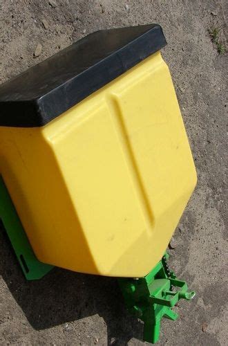 Бочок для внесения удобрений на картофелесажалку