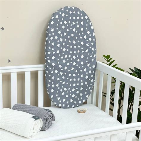 Непромокаемая простынь на резинке в коляску Маленькая Соня Звезды белые ...