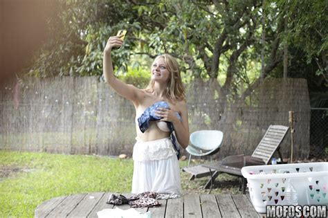 Tube Dupe Mofos Network Back Yard Voyeur Sex